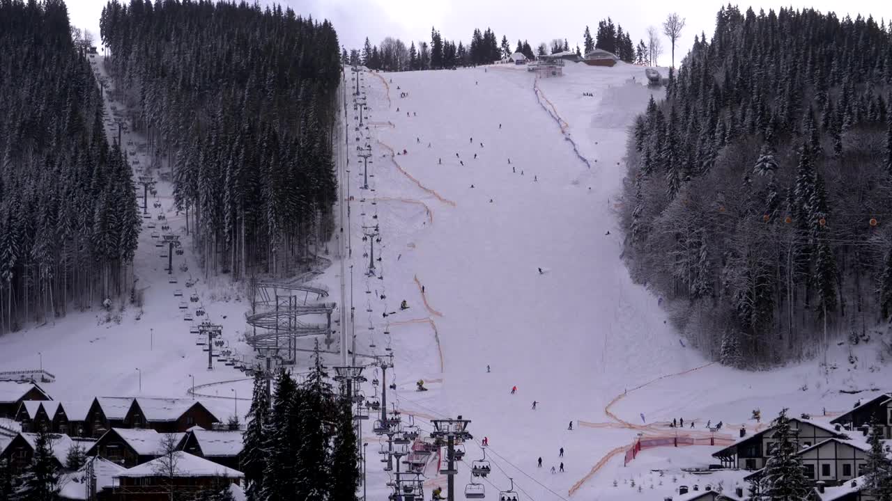 Free Video Stock Skiers Enjoying The Mountain In The Snow Live Wallpaper