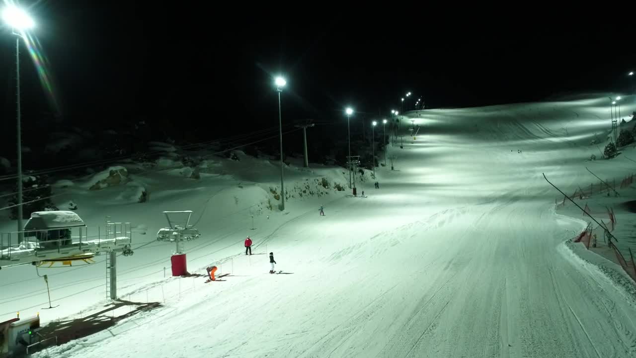 Free Video Stock Skiers Heading In Both Directions Live Wallpaper