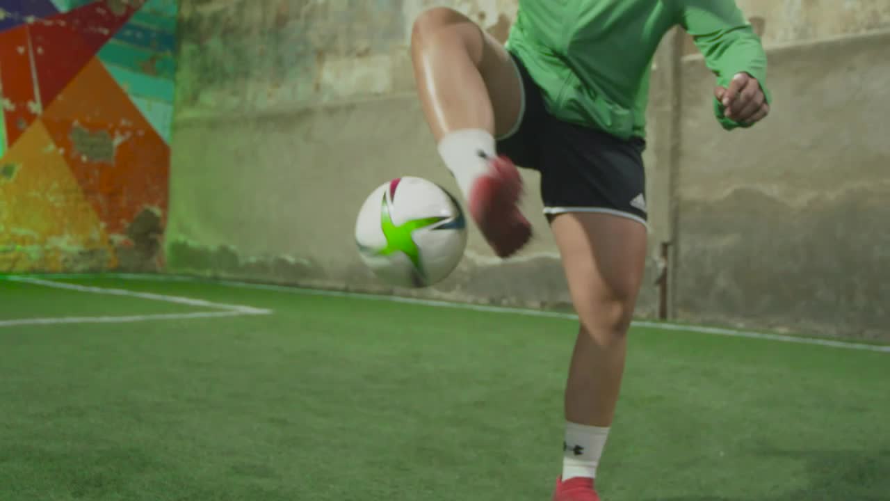 Free Video Stock Skillful Girl Juggling The Ball Live Wallpaper