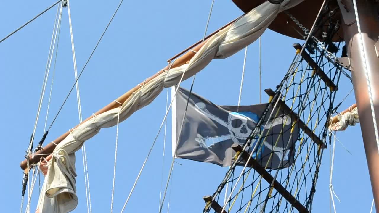 Free Video Stock Skull Flag On A Boat Live Wallpaper