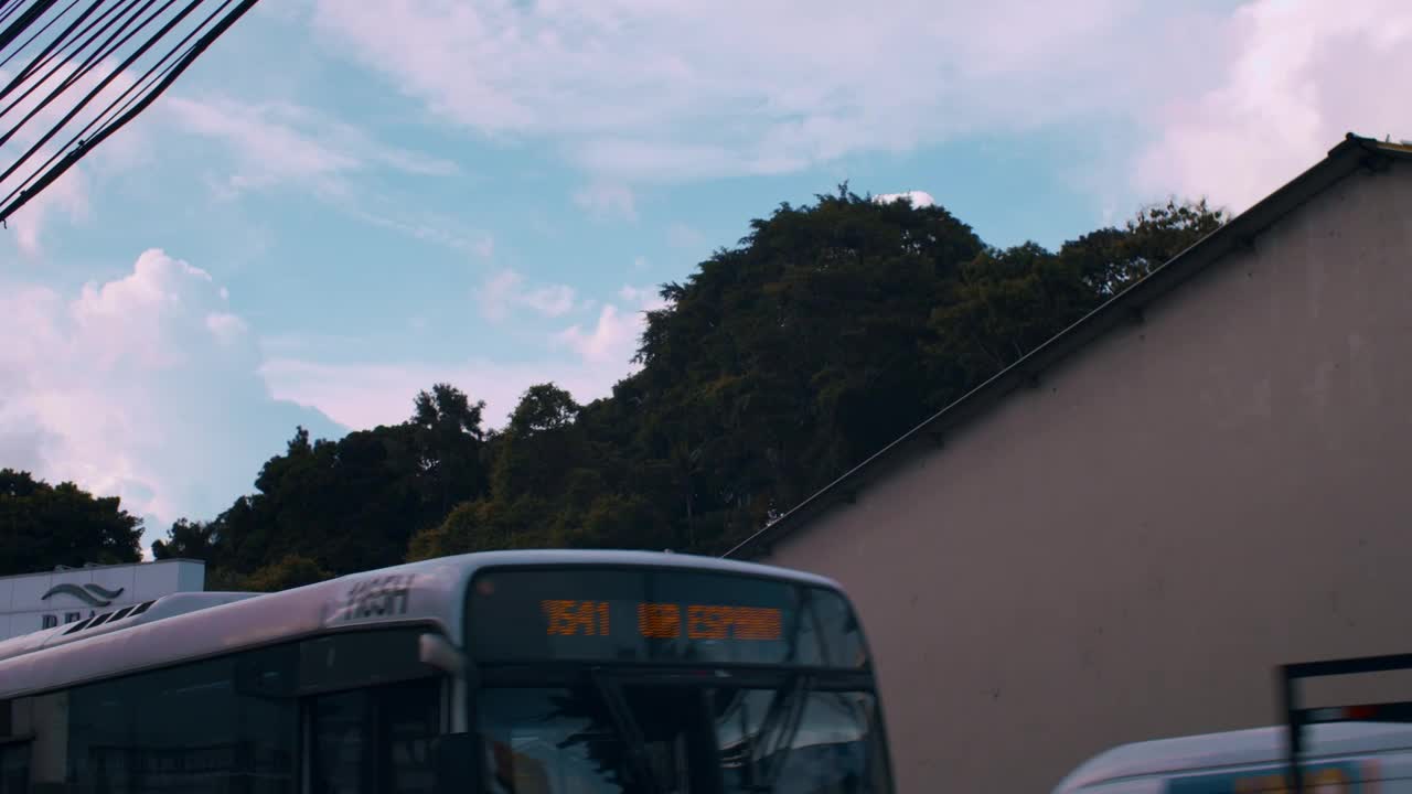 Free Video Stock Sky Seen From Street Live Wallpaper