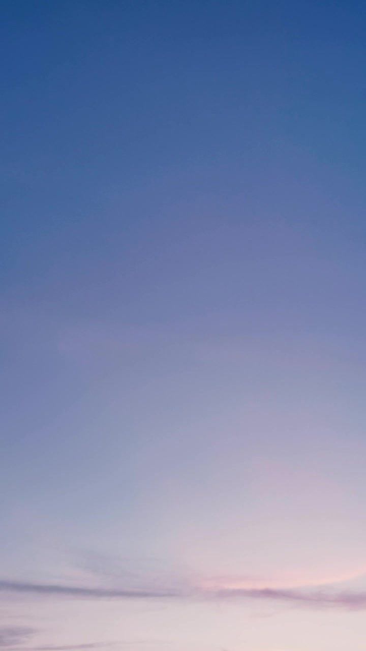 Free Video Stock Sky With Some Light Clouds And Their Gradient Colors Live Wallpaper