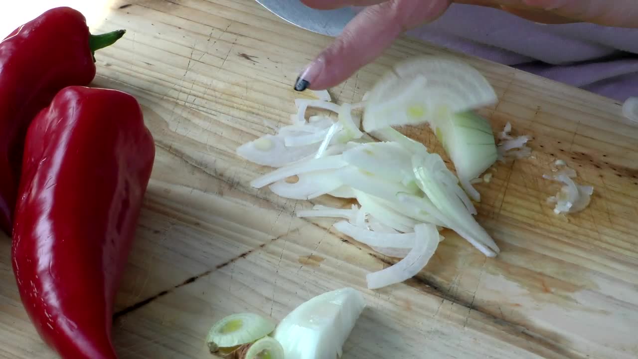 Free Video Stock Slicing Vegetables On A Wooden Board Live Wallpaper