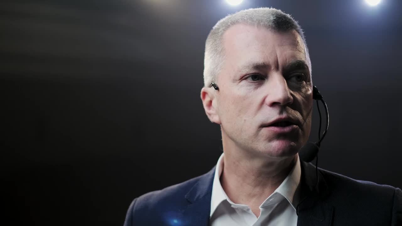 Free Video Stock Slow Motion Portrait Of A Lecturer Speaking Live Wallpaper