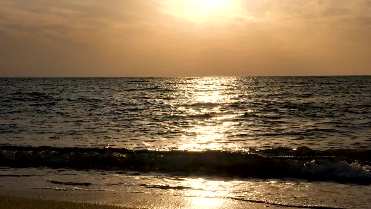 Free Video Stock Slow Waves And A Golden Sunset Live Wallpaper