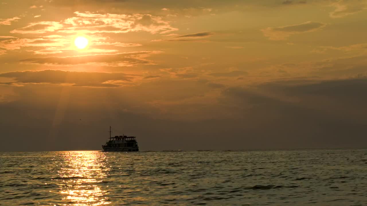 Free Video Stock Small Boat Heading Out For The Night Live Wallpaper