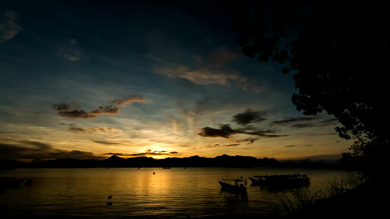 Free Video Stock Small Boats Anchored At The Edge Of A Lake Live Wallpaper