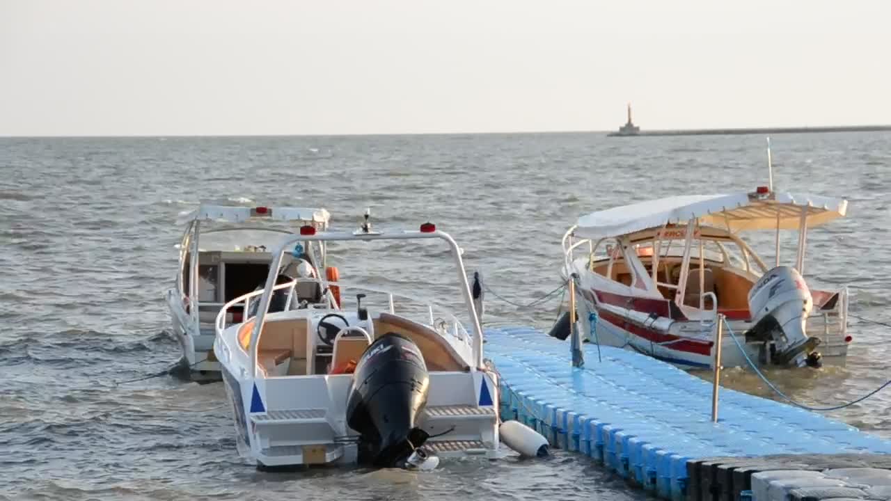 Free Video Stock Small Boats Docked On A Beach Ramp Live Wallpaper