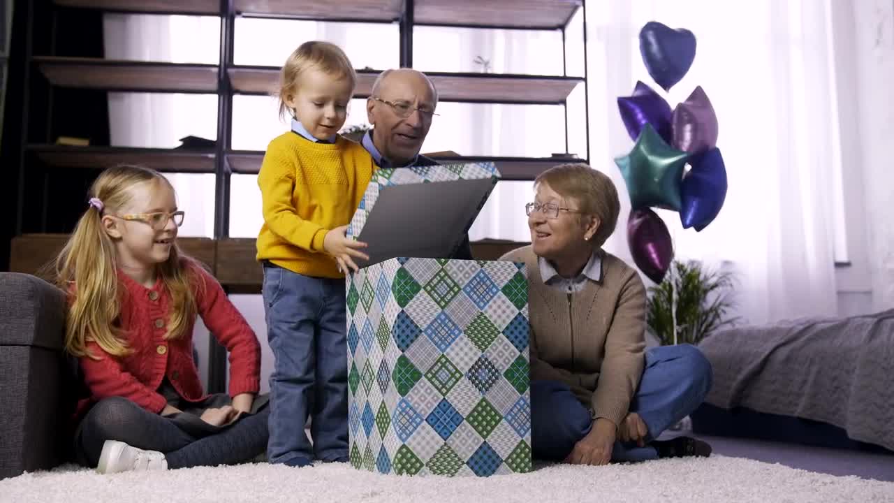 Free Video Stock Small Child Unwrapping A Tank Live Wallpaper