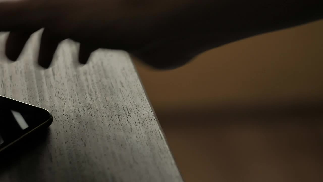 Free Video Stock Smartphone On A Wooden Table Live Wallpaper