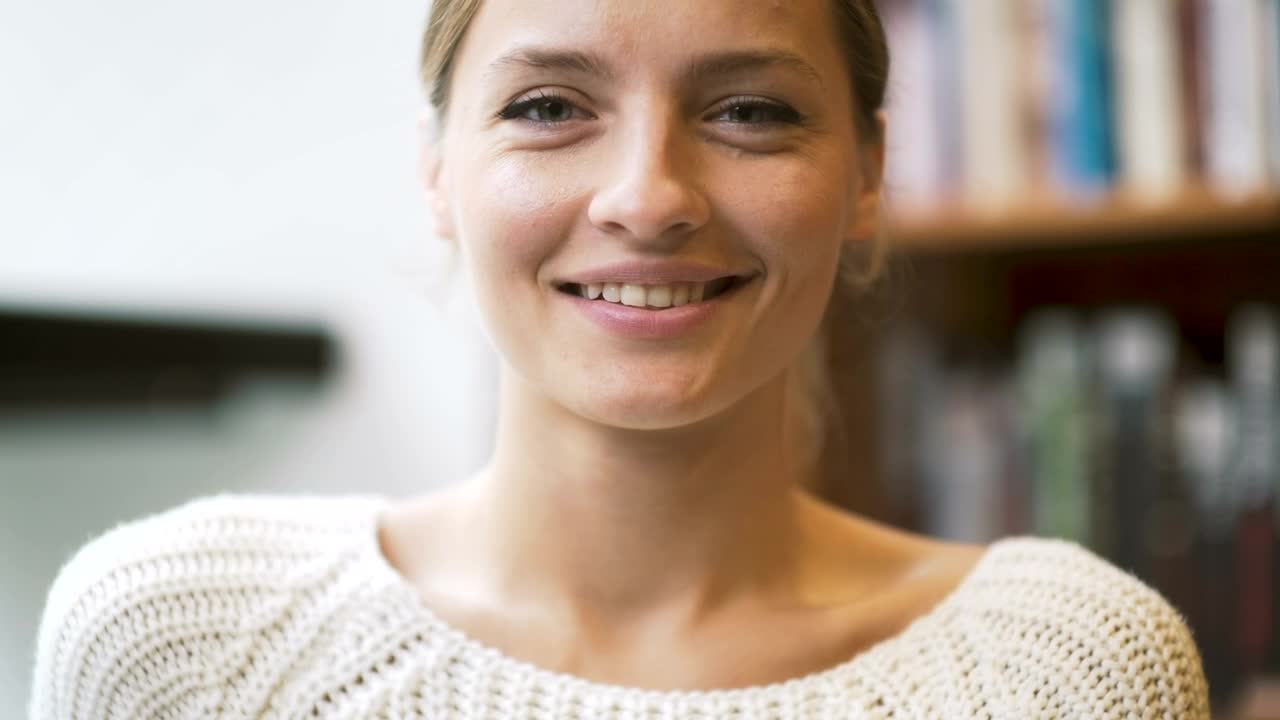 Free Video Stock Smiling Woman Portrait Live Wallpaper