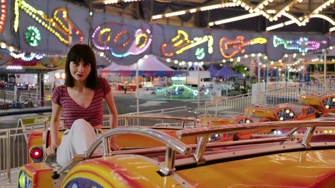 Free Video Stock Smiling Woman Sitting On An Orange Fair Game Live Wallpaper