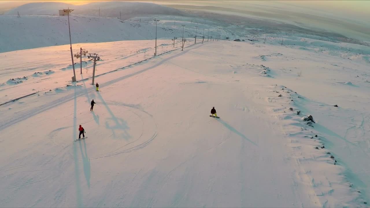 Free Video Stock Snowboarding Late In The Day Live Wallpaper
