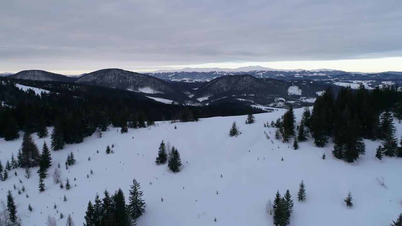 Free Video Stock Snowy Landscape In A Mountain Range Live Wallpaper