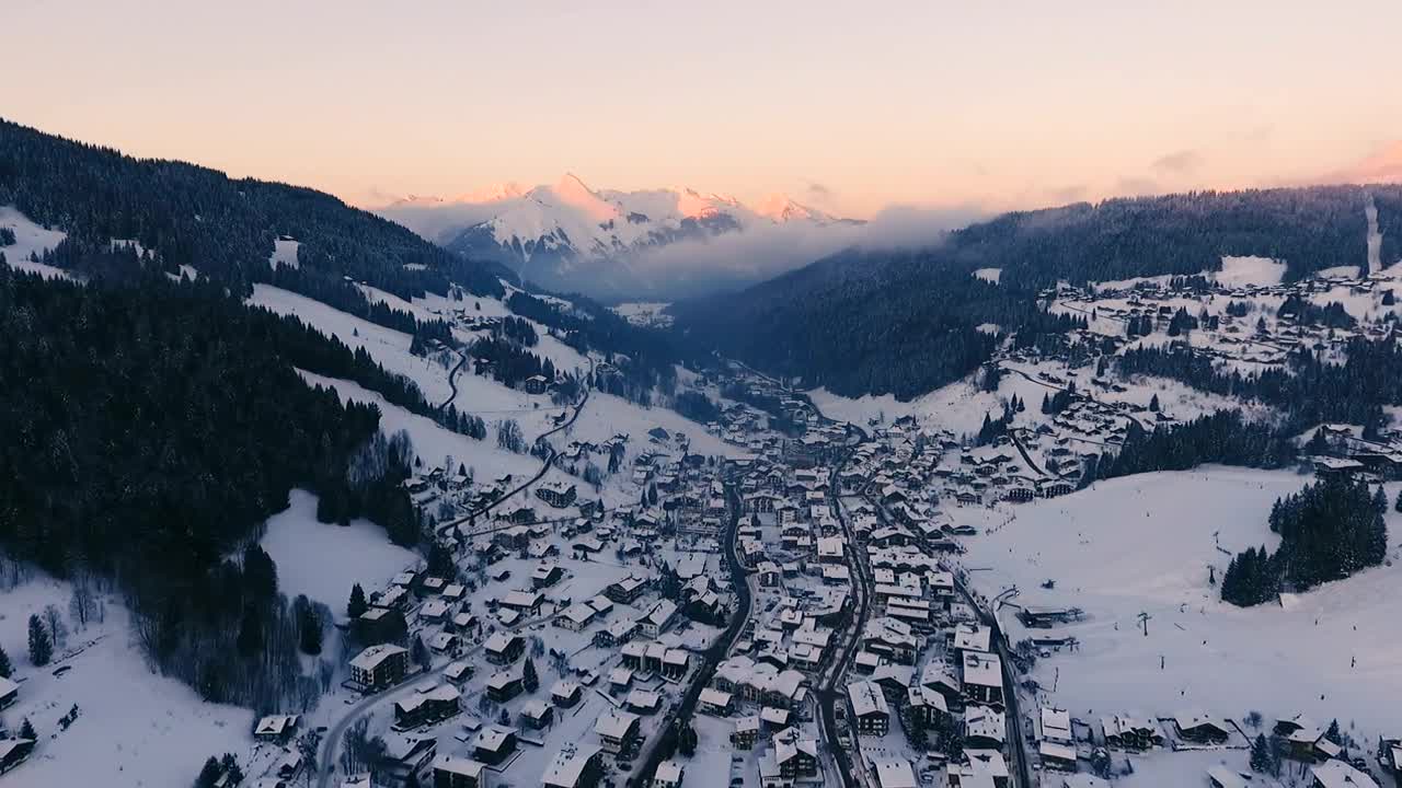 Free Video Stock Snowy Town In The Winter Live Wallpaper
