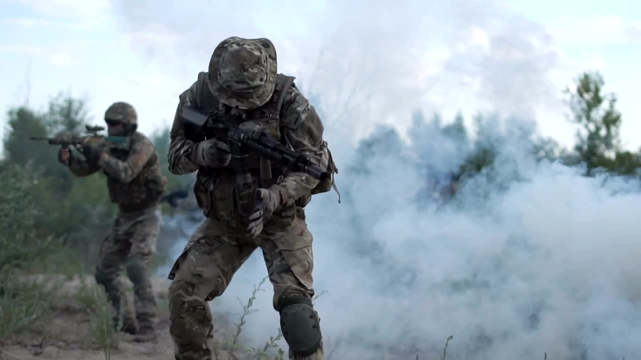 Free Video Stock Soldier Getting Shot On The Battlefield Live Wallpaper