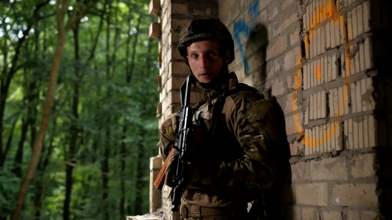 Free Video Stock Soldier Moving Into An Area Live Wallpaper