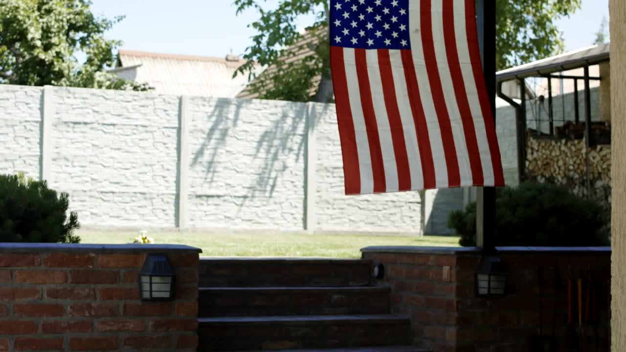 Free Video Stock Soldier Returning To His Family In The Usa Live Wallpaper