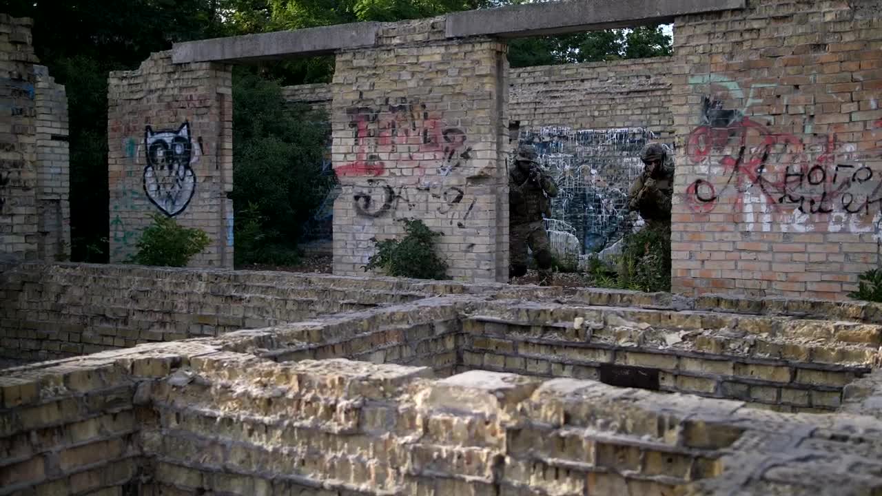 Free Video Stock Soldiers Checking Corners Live Wallpaper