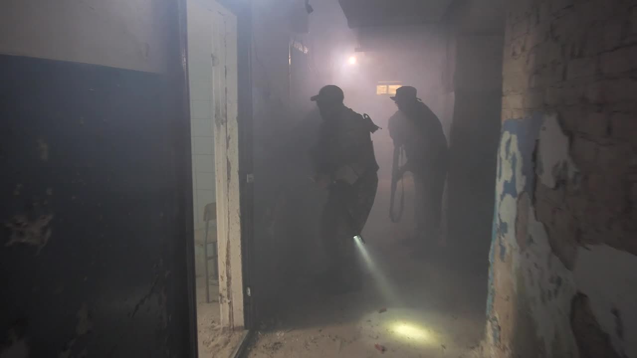 Free Video Stock Soldiers Clearing A Room With A Grenade Live Wallpaper