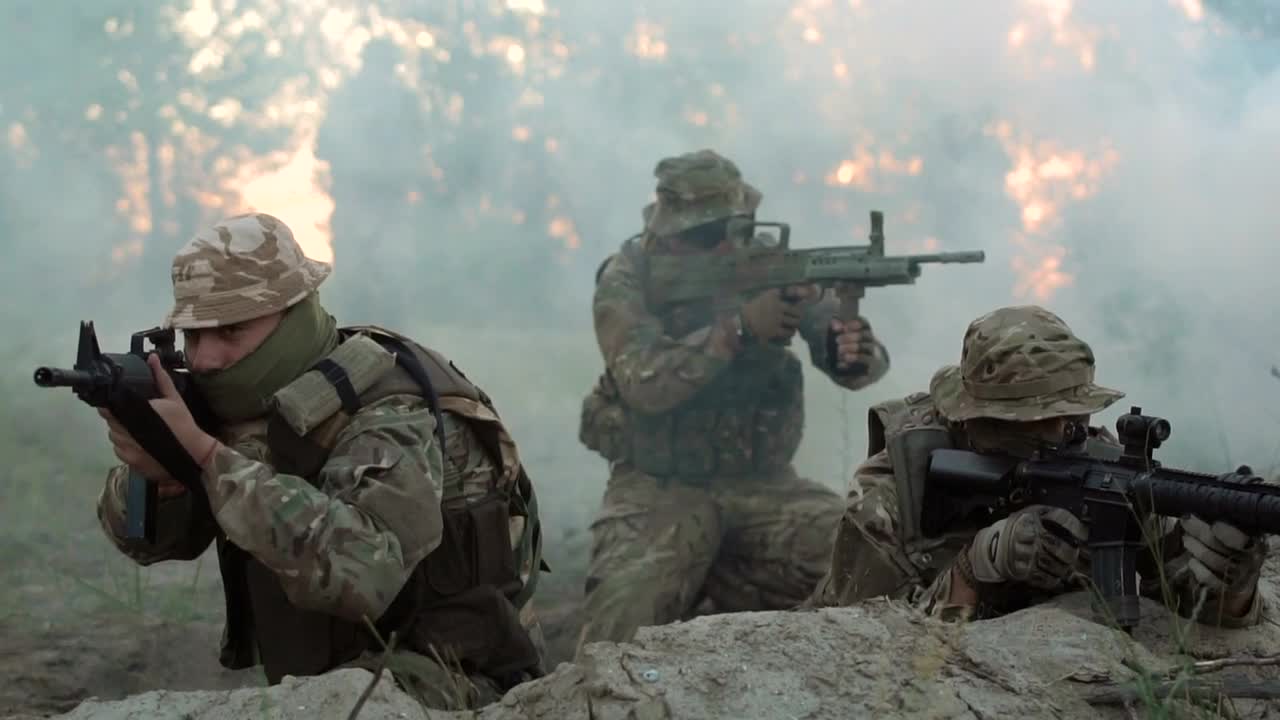 Free Video Stock Soldiers In The Middle Of A War Zone Live Wallpaper