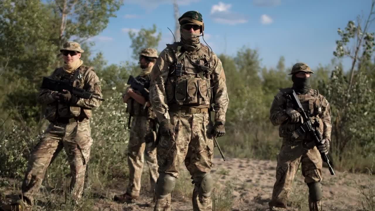 Free Video Stock Soldiers Posing In Nature Live Wallpaper