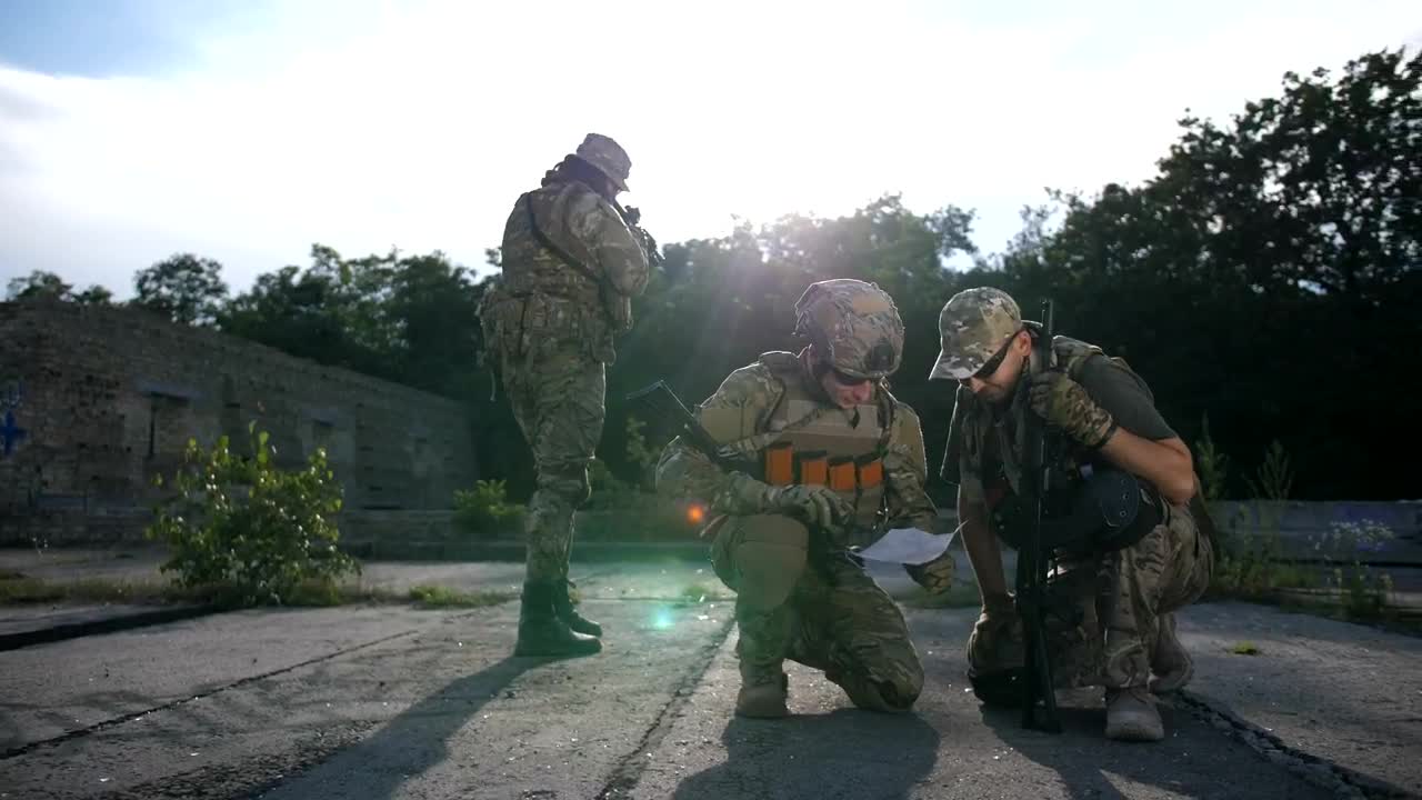 Free Video Stock Soldiers Using A Map Live Wallpaper
