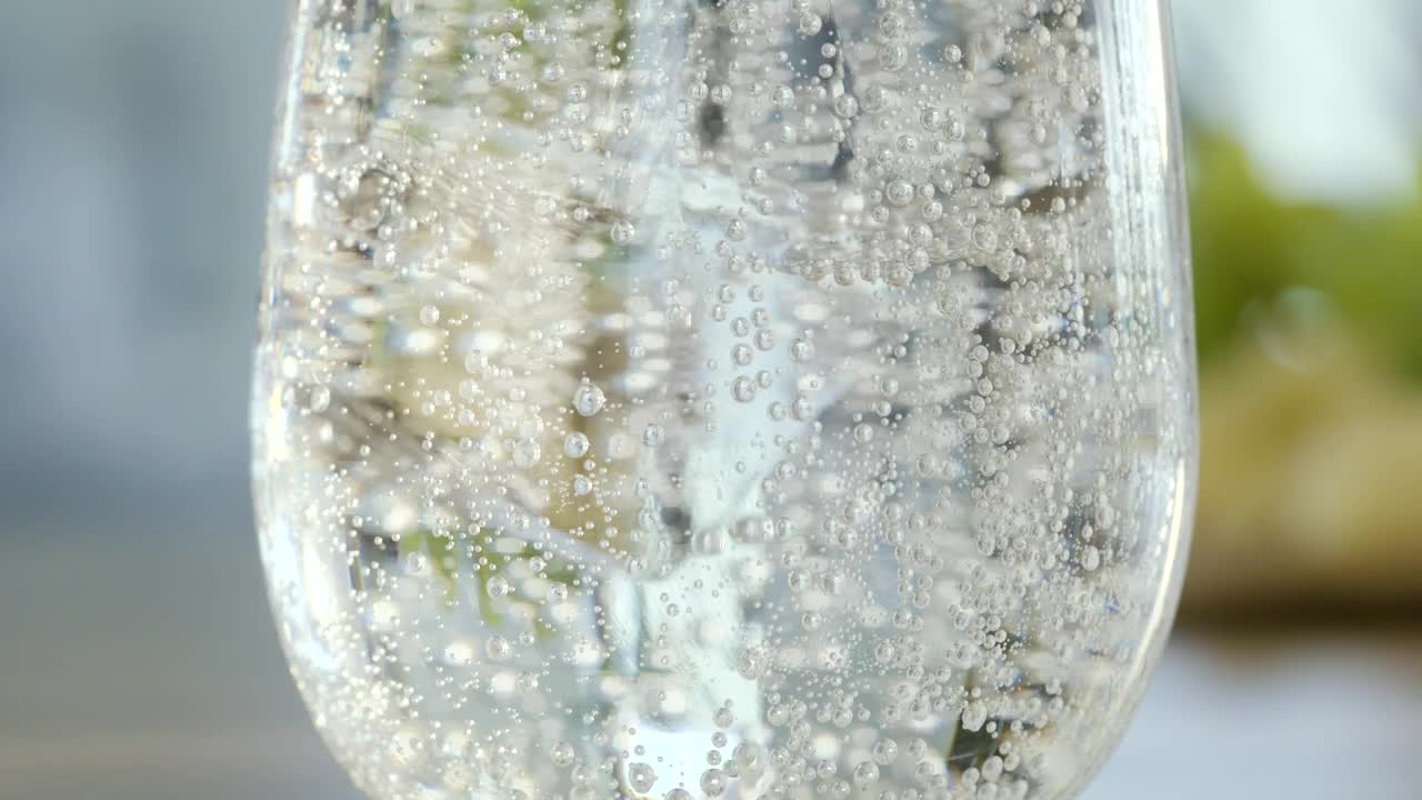 Free Video Stock Sparkling Mineral Water On The Glass Live Wallpaper