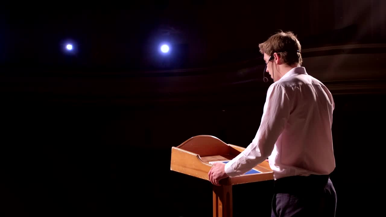 Free Video Stock Speaker Giving A Speech At A Forum Live Wallpaper
