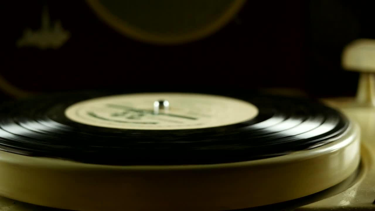 Free Video Stock Spinning Vinyl On A Vintage Turntable Live Wallpaper