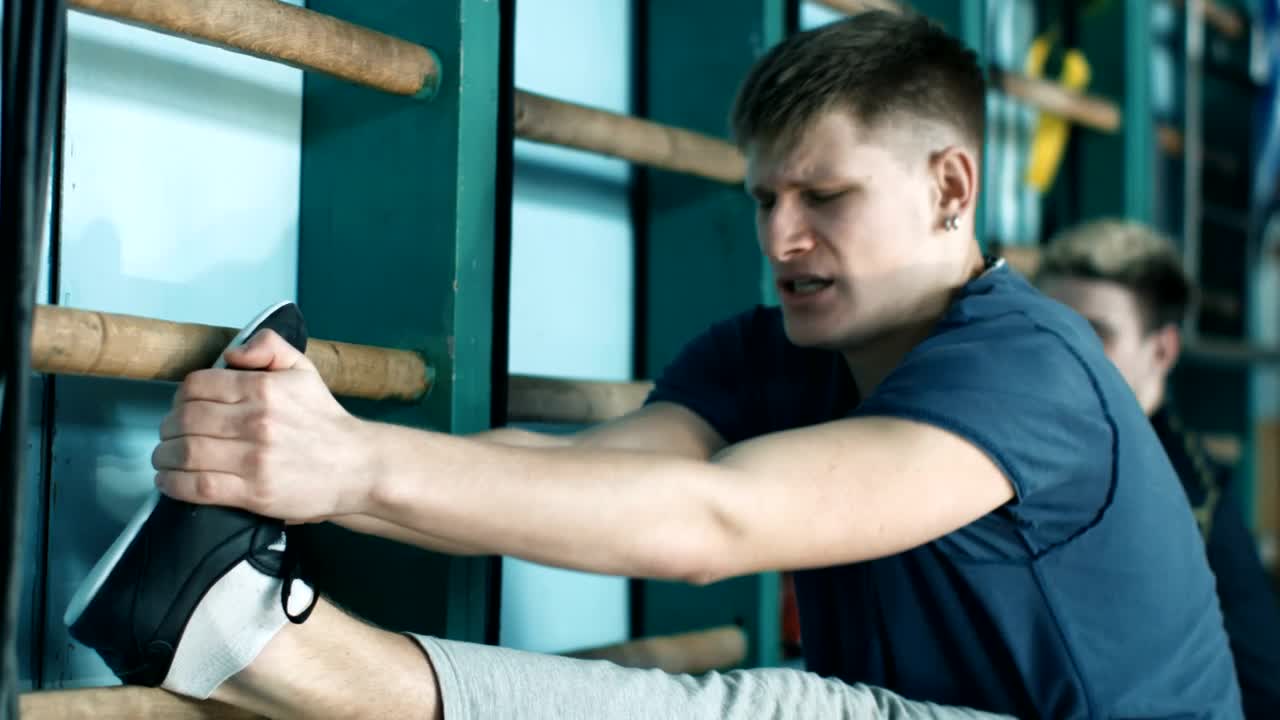 Free Video Stock Sportsman Stretching In The Gym Live Wallpaper