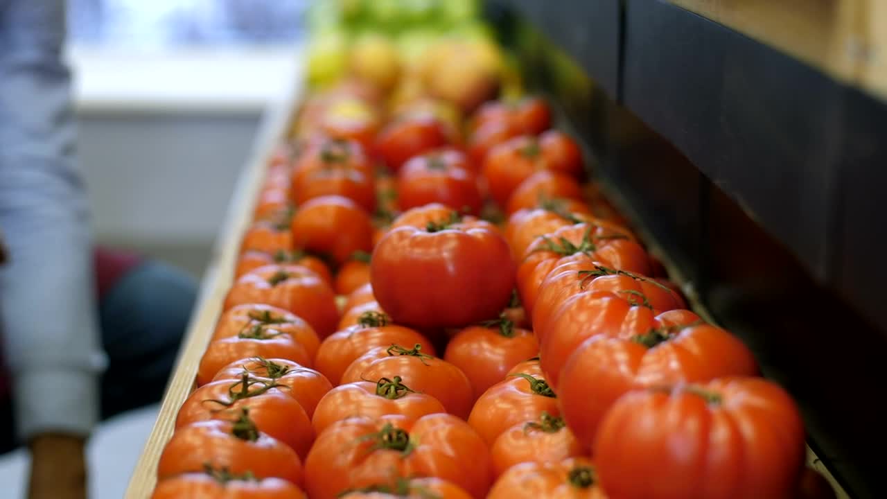 Free Video Stock Stacking Fresh Produce In The Store Live Wallpaper