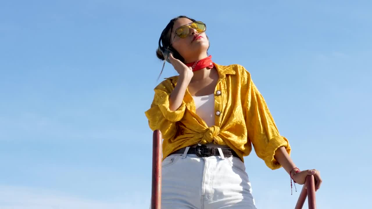 Free Video Stock Standing Woman Listening To Music Live Wallpaper