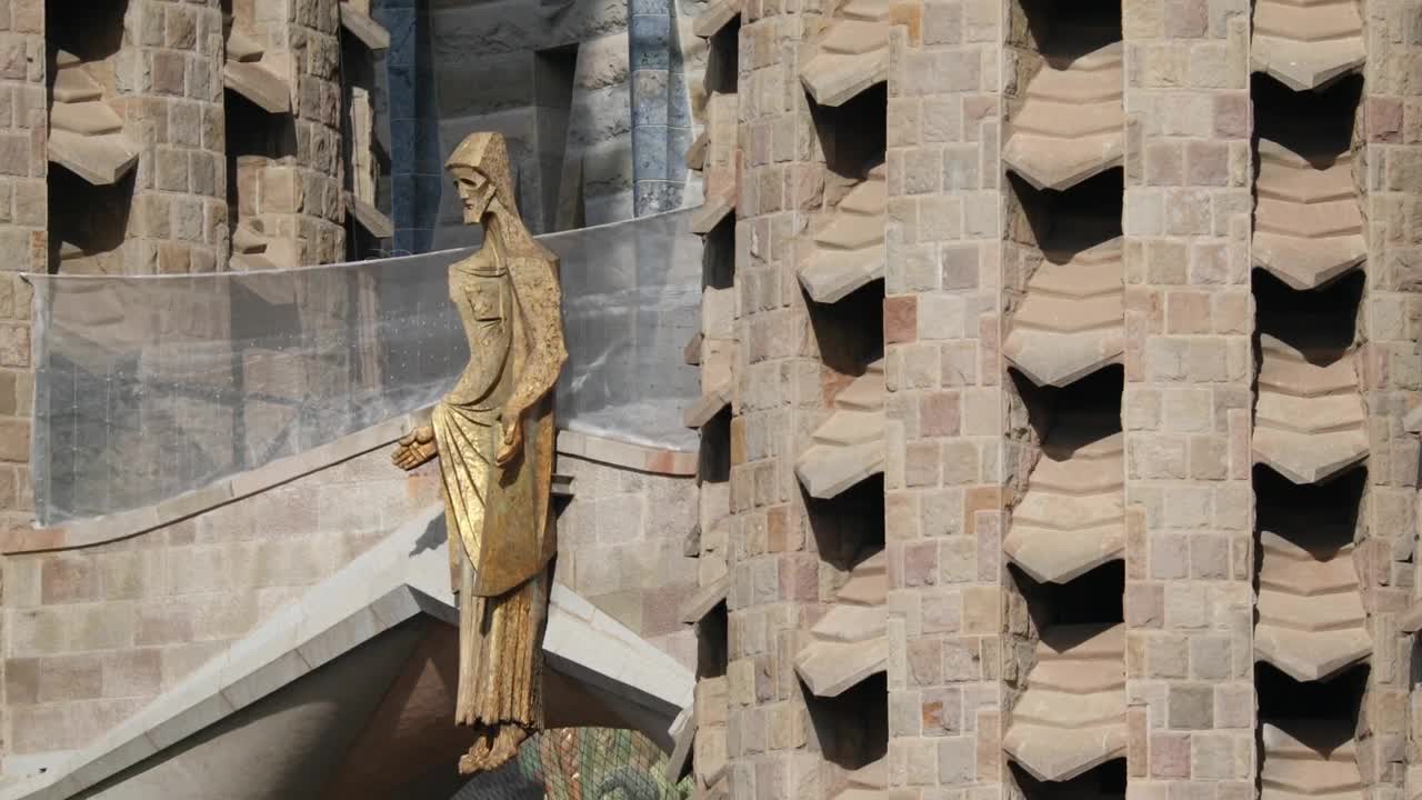 Free Video Stock Statue Of Christ Located On The Facade Of The Temple Live Wallpaper