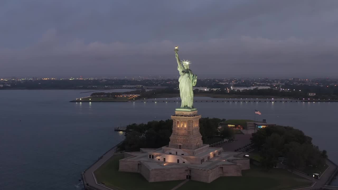 Free Video Stock Statue Of Liberty In Usa Aerial View Live Wallpaper