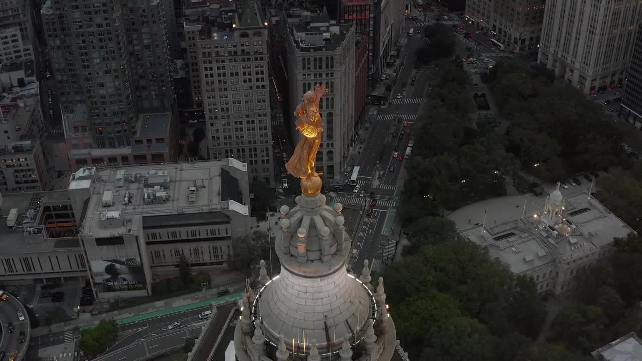 Free Video Stock Statue On Top Of A Building In New York City Live Wallpaper