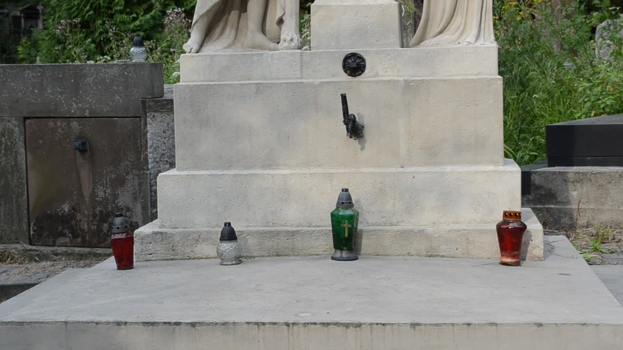 Free Video Stock Statues In A Cemetery Live Wallpaper