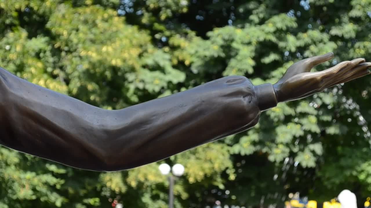 Free Video Stock Statues Next To A Fountain Live Wallpaper