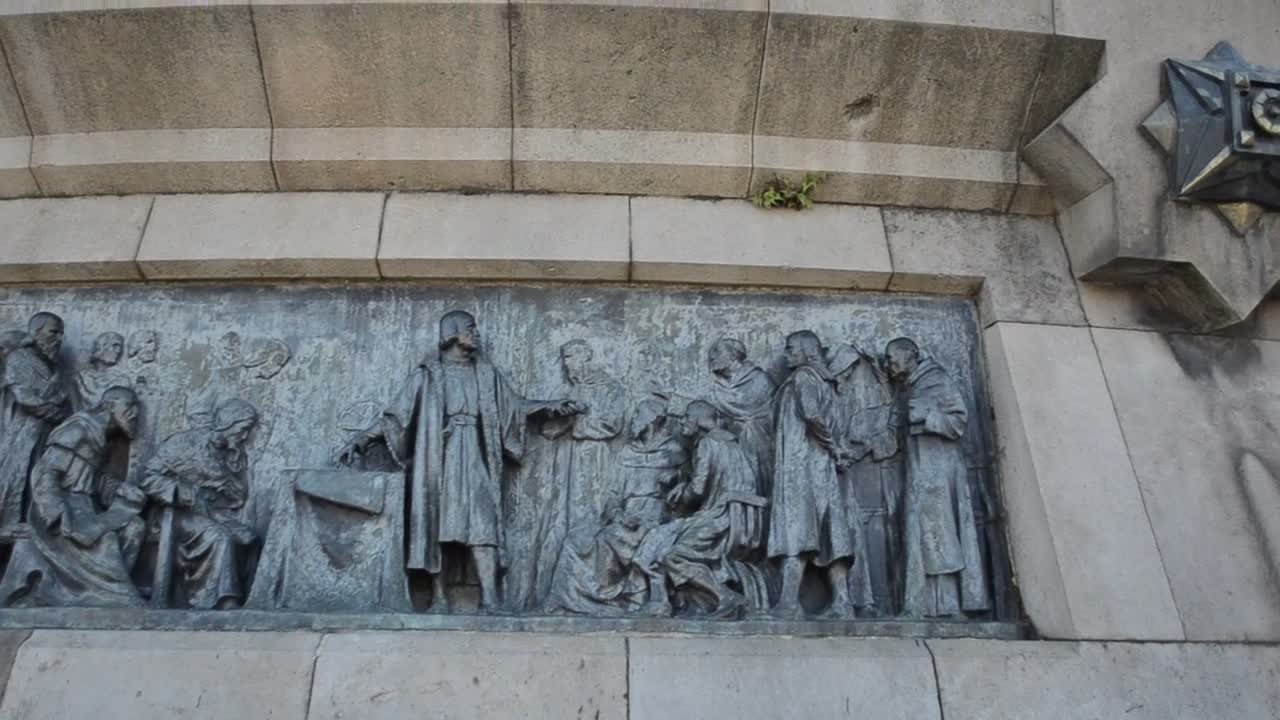 Free Video Stock Statues On The Side Of A Building Live Wallpaper