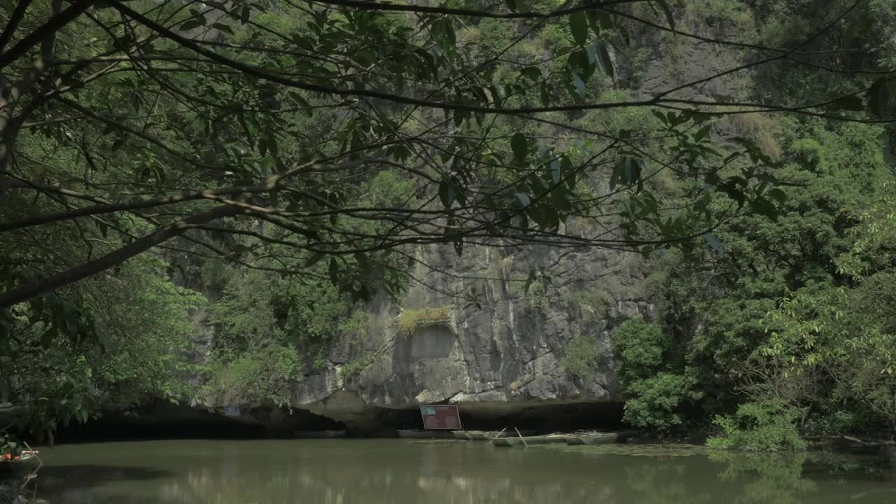 Free Video Stock Still Water At The Base Of A Mountain Live Wallpaper