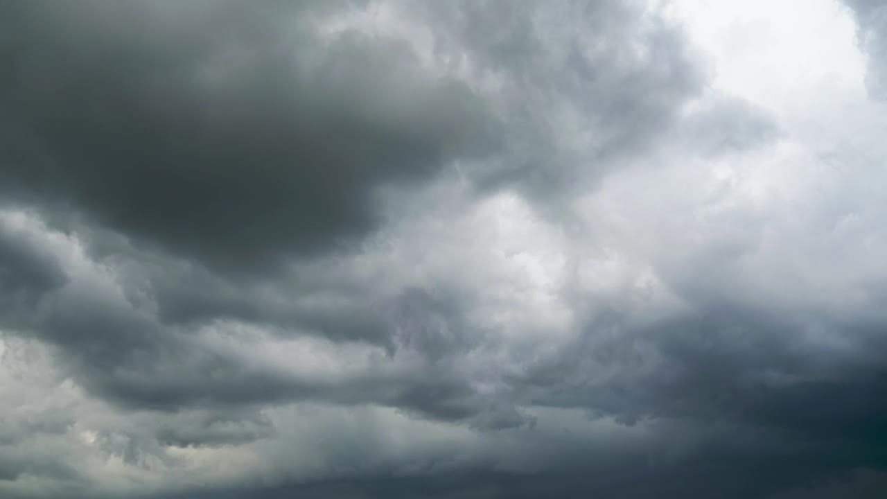 Free Video Stock Storm With Fog And Dark Clouds Live Wallpaper