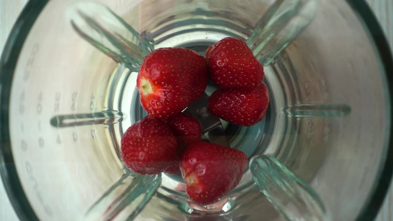 Free Video Stock Strawberry Puree In The Blender Live Wallpaper
