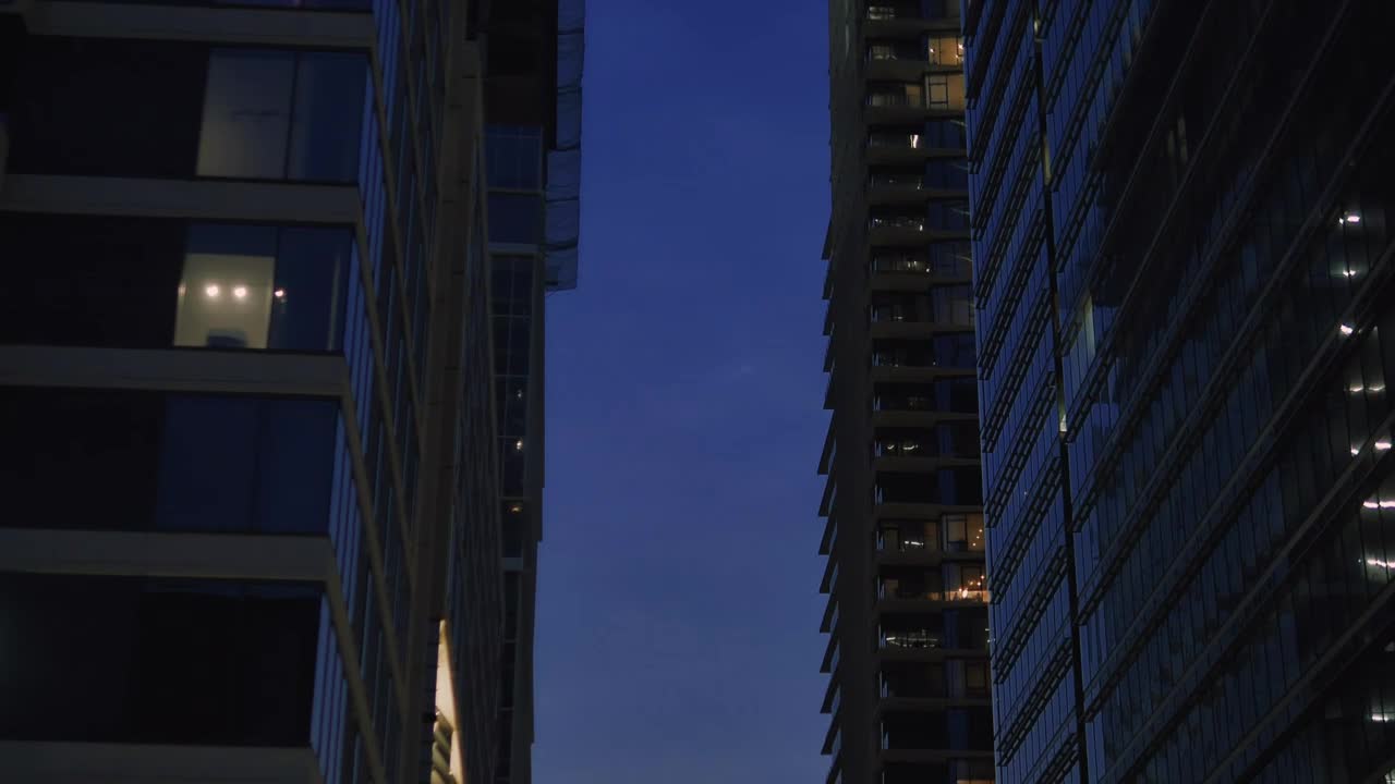 Free Video Stock Street Between Large Buildings At Sunset At Christmas  LargeLive Wallpaper