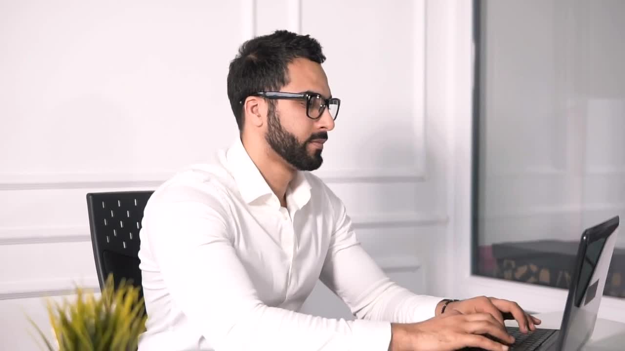 Free Video Stock Stressed Man Works On Laptop In Minimalist Office Live Wallpaper