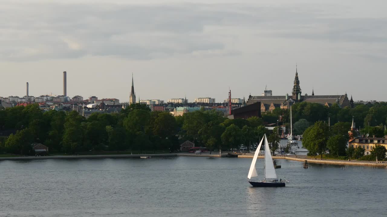 Free Video Stock Strolling On A Sailboat In Free Time Live Wallpaper