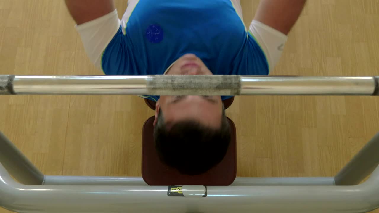 Free Video Stock Strong Man Lifting In The Gym Live Wallpaper