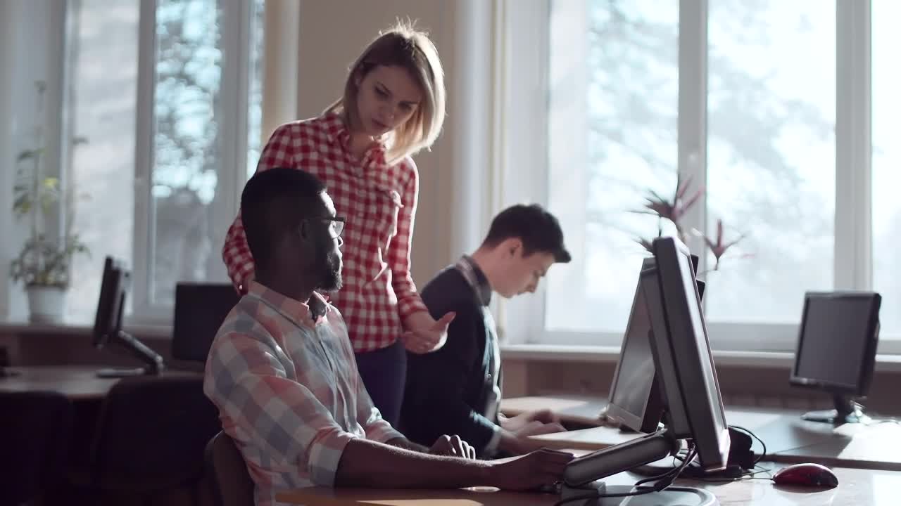 Free Video Stock Students Helping Each Other In The Computer Room Live Wallpaper