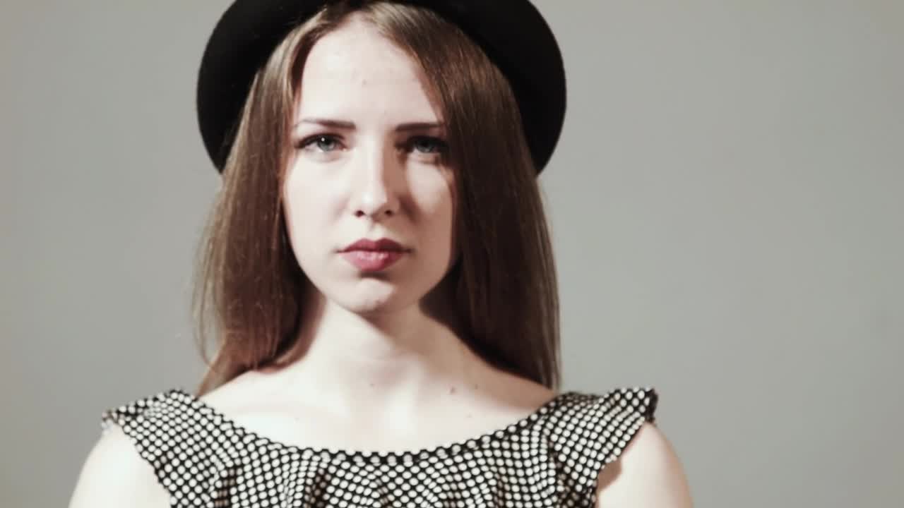 Free Video Stock Stylish Girl Showing A  Dollar Live Wallpaper