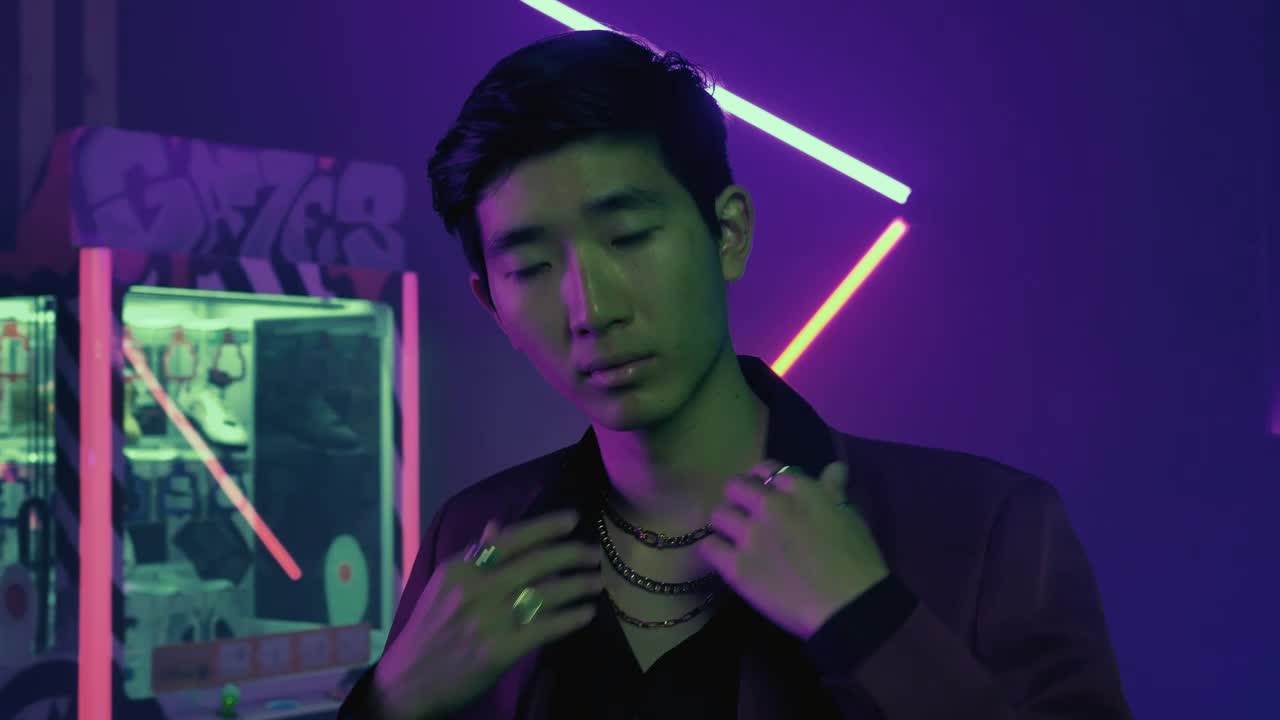 Free Video Stock Stylish Gangster Man In A Dark Arcade Spot Live Wallpaper