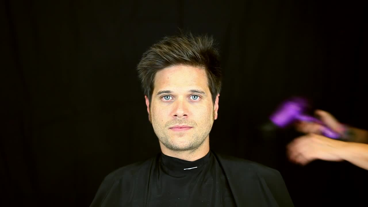 Free Video Stock Stylist Combing The Hair Of A Man Live Wallpaper